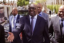 Afrique du Sud : visé par une enquête pour corruption, le ministre des Finances démissionne