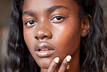 Ces astuces vous aideront à éliminer le maquillage sans fondations.