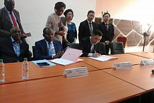 Le ministre Siandou Fofana signe une convention pour la construction 