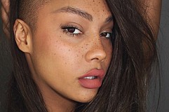 Les fausses taches de rousseur Beauty Trend sont le meilleur moyen d'améliorer votre beauté naturelle Les fausses taches de rousseur Beauty Trend sont le meilleur moyen d'améliorer votre beauté naturelle