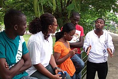 5 jeunes Nigérians sur le point de savoir si les parents devraient avoir droit à votre argent