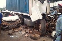 Un taxi communal broyé par un camion à Tiassalé