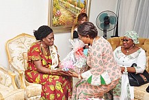 Journée internationale de la Femme: Bakayoko-Ly Ramata offre à Simone Gbagbo le pagne de l’édition 2019