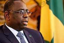 Présidentielle: Macky Sall crie victoire, l'opposition réclame un second tour