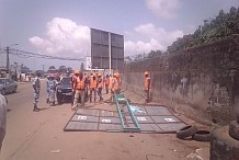 Démantèlement à Abidjan de panneaux publicitaires non autorisés