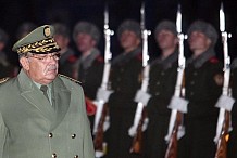 Algérie: le général Tartag limogé, les renseignements aux mains de Gaïd Salah
