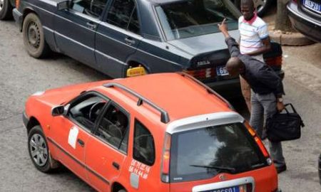 Plateau-Dokoui : Un taxi percute une élève au carrefour du lycée Mahou