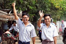 La Birmanie libère les deux journalistes de Reuters après 17 mois de prison