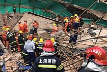 Chine: Un immeuble s'effondre à Shanghai