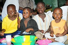 Un groupe né du virtuel vole au secours d’un centre d’orphelins et de veuves à Abobo