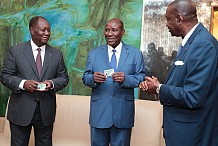 Démarrage de la CMU : Ouattara et ses ministres reçoivent leur carte d’assurés