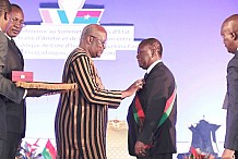 8e Conférence au sommet du TAC: Alassane Ouattara fait Grand-Croix de l’Etalon