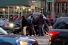 New York : des piétons soulèvent un SUV de deux tonnes pour secourir une femme