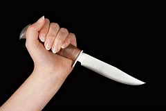 Ivre, il demande sa compagne en mariage puis change d'avis : elle le tue à coups de couteau Ivre, il demande sa compagne en mariage puis change d'avis : elle le tue à coups de couteau