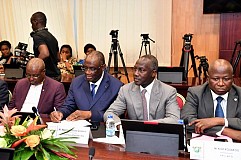 Covid-19 : Quand les politiciens taisent leurs querelles Covid-19 : Quand les politiciens taisent leurs querelles