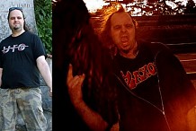 Un fan de heavy-metal éventre son père et lui tire une flèche dans la tête