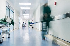 Atteinte du coronavirus, une infirmière du CHU de Strasbourg se tranche la gorge Atteinte du coronavirus, une infirmière du CHU de Strasbourg se tranche la gorge