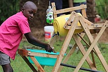 Covid-19 : un jeune Kenyan récompensé pour l'invention d'une station de lavage des mains