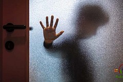 Une mère abuse sexuellement pendant 10 ans de son fils de 5 ans, déficient mental Une mère abuse sexuellement pendant 10 ans de son fils de 5 ans, déficient mental