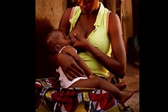 Une femme accusée d’avoir délibérément transmis le VIH au bébé de son amie en l’allaitant Une femme accusée d’avoir délibérément transmis le VIH au bébé de son amie en l’allaitant