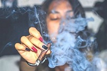 Fumer de l'herbe affecte la santé du vagin