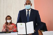 Les membres du gouvernement ivoirien signent une Charte d’éthique