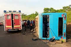Voie express Adjamé-Abobo: Un Gbaka se renverse et fait 22 victimes Voie express Adjamé-Abobo: Un Gbaka se renverse et fait 22 victimes