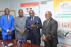 Technologies: le 1er smartphone et ordinateur made in Côte d'Ivoire dévoilé Technologies: le 1er smartphone et ordinateur made in Côte d'Ivoire dévoilé