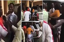 Un pasteur s’offre une Range Rover, ses fidèles en colère l’agresse et demandent le remboursement de leurs dîmes (vidéo)