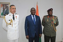 Côte d'Ivoire: les attachés de défense de la France et de l'Afrique du Sud décorés