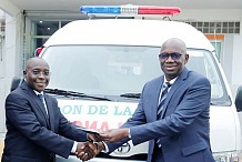 La LONACI remet six ambulances et deux véhicules 4x4 à des structures sanitaires