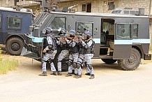 Un pick-up de la gendarmerie ivoirienne endommagé par un engin explosif improvisé