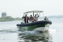 Trafic de bois: 700 madriers saisis sur la lagune à Abidjan