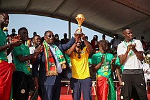 Après le sacre du Sénégal, Macky Sall offre 50 millions FCFA à chaque joueur et un terrain de 500 m2