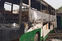 Un car part en fumée à la gare TCF de Toumodi