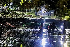 Six enfants tombent dans un lac gelé : 4 ont été sortis de l'eau, les 2 autres sont introuvables Six enfants tombent dans un lac gelé : 4 ont été sortis de l'eau, les 2 autres sont introuvables