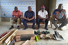 Région du Guémon : Les ressortissants de la diaspora offrent des matériels d’assainissement à la Jeunesse de Tiény-Séably 