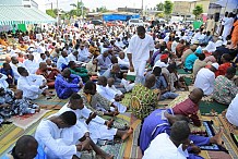 Fête de Ramadan: la communauté musulmane scrute le ciel, jeudi soir