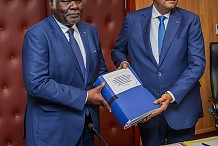 Passation de charges : le nouveau Premier Ministre Robert Beugré Mambé déterminé à continuer l'œuvre de son prédécesseur au bénéfice du développement du pays