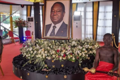 Obsèques de Bédié : le Président Ouattara offre la somme de… Obsèques de Bédié : le Président Ouattara offre la somme de…