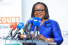 La ministre Anne Désirée Ouloto au lancement des concours de la Fonction publique: « Aucune fraude, aucun passe-droit ne sera toléré » La ministre Anne Désirée Ouloto au lancement des concours de la Fonction publique: « Aucune fraude, aucun passe-droit ne sera toléré »