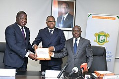 Bouaké Fofana passe le témoin à Amédé Kouakou à la tête du ministère de l’Hydraulique, de l’Assainissement et de la Salubrité