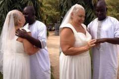 Un jeune sénégalais de 22 ans épouse une blanche de 66 ans (photo)