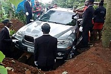 Nigeria : Un homme enterre son père avec une nouvelle BMW (photo)