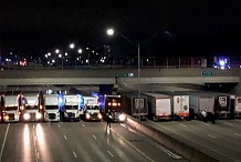 États-Unis: Des camions s’alignent sous un pont pour éviter le suicide d’un homme