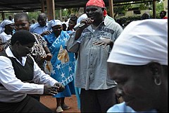 Un prêtre suspendu pour avoir utilisé le rap comme moyen d’évangélisation (vidéo) Un prêtre suspendu pour avoir utilisé le rap comme moyen d’évangélisation (vidéo)