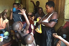 Cette femme a 38 enfants du même père Cette femme a 38 enfants du même père