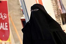 Dubaï: un homme s’habille en burqa pour espionner sa femme « infidèle »
