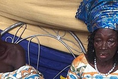 Ghana: après 25 ans ensemble, un homme de 80 ans épouse enfin sa partenaire âgé de 78 ans