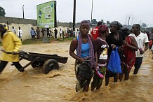 Saison des pluies: riches et pauvres sous la menace des inondations à Abidjan